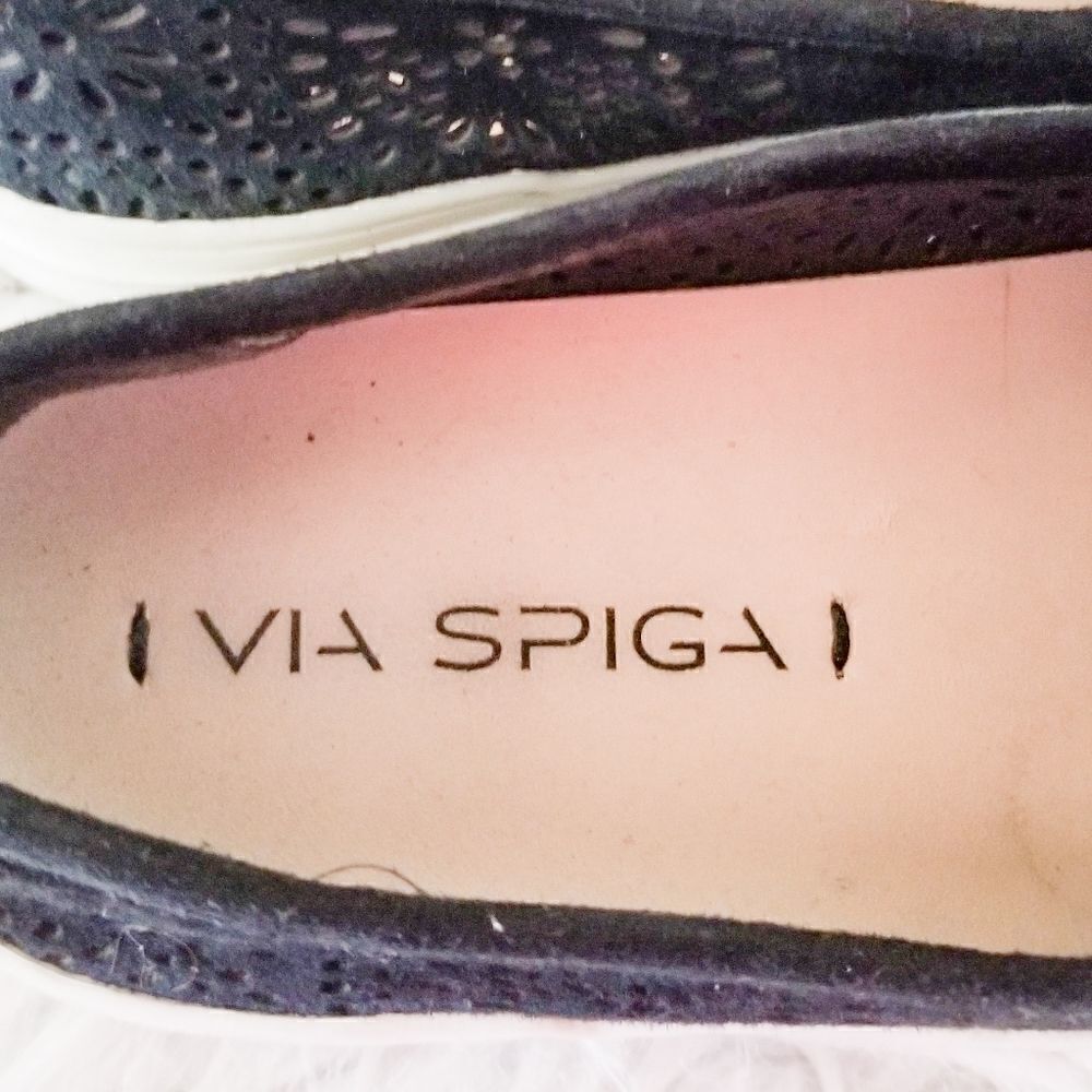 Via Spiga shoes size 4 black laser cutouts - Picture 4 of 8